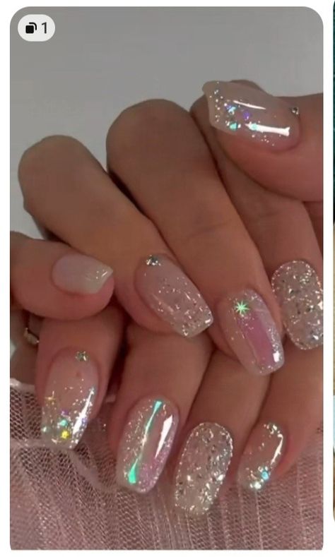 Party Wear Nails, Sculpture Nails Design, Glitter Natural Nails, Glam Nails Rhinestones, Glitter Fade Nails, Glittery Nail, Glitter Gel Nail Designs, Sparkle Nail Designs, Jelly Nail