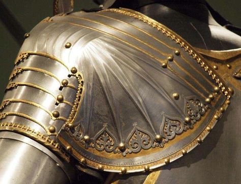 Armour Aesthetic, Diy Armour, Metal Armor, Gold Armor, Costume Armour, Ancient Armor, Historical Armor, Medieval Costume, Knight Armor