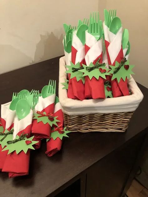 Themed Christmas Party Ideas, Grinch Themed Christmas Party, Grinch Themed Christmas, Themed Christmas Party, Christmas Party Ideas, Grinch Christmas Party, Whoville Christmas, Grinch Christmas Tree, Grinch Party