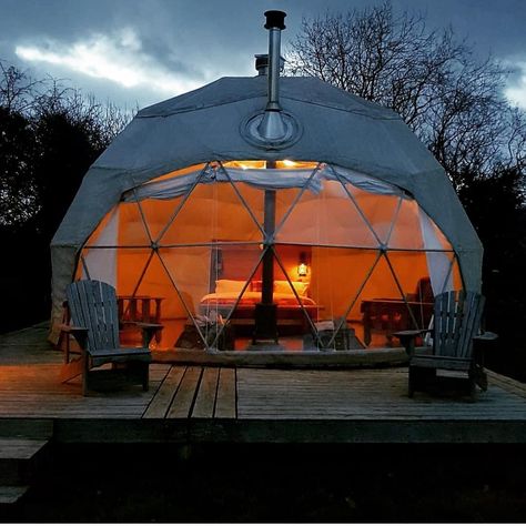 Green Roof Building, Dome Greenhouse, Geodesic Dome Homes, Glamping Resorts, Retro Caravan, Prefab Cabins, Dome Home, Glamping Site, Dome House