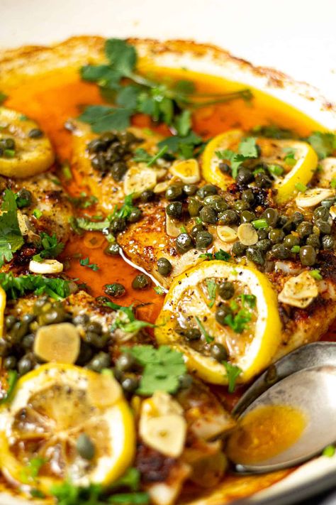 This healthy Mediterranean dinner takes just 20 minutes from start to finish and is made with just 8 ingredients! It almost sounds too good to be true doesn't it?! Well, it's not. It's just another quick and easy dinner that your family is going to LOVE! Mediterranean Baked Cod, Mediterranean Dinner, Cod Fish Recipes, Mediterranean Diet Recipes Dinners, Fish Dinner Recipes, Easy Mediterranean Diet Recipes, Baked Cod, Cod Recipes, Fish Recipes Healthy