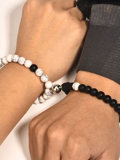 Bracelets personnalisé sur commande 
Couleur : noir / blanc / gris 
Prix : 400Da Valentines Day Gifts Boyfriends, Long Distance Relationship Bracelets, Relationship Jewelry, Relationship Bracelets, Matching Couple Bracelets, Distance Bracelets, Bracelets For Boyfriend, Best Friend Bracelets, Bracelet Couple