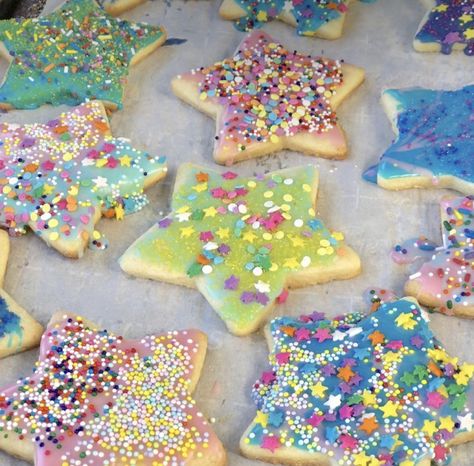 Cute Shaped Cookies, Star Desserts, Cookie Decorating Aesthetic, Star Cookie Decorating Ideas, Sugar Cookie Aesthetic, Star Biscuits, Star Shaped Food, Star Cookies Aesthetic, Star Shape Cookies Decorated