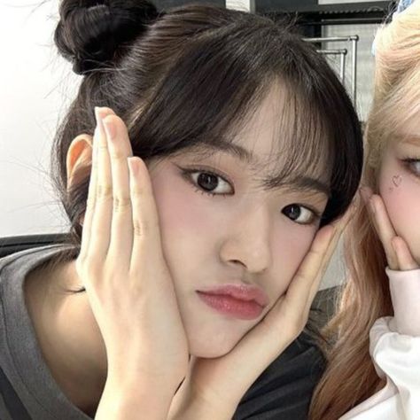 #matchingicons #pfp #rei #yujin #ive Pink Life, Kpop Couples, Couples Icons, Matching Profile Pictures, Charli D Amelio, I Icon, Matching Pfp, Matching Icons, Cute Icons