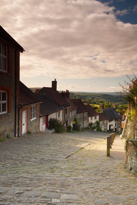 Gold Hill - Shaftesbury, Dorset Gold Hill Shaftesbury, Shaftesbury Dorset, Nature Countryside, Country Photos, Gold Hill, English Cottages, Gorgeous Places, Places In England, Irish Countryside