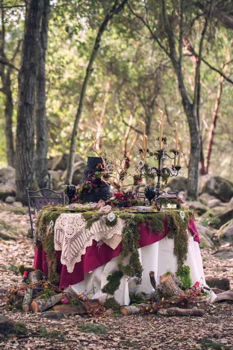 Halloween Weddings, Enchanted Forest Wedding, Medieval Wedding, Diy Halloween Decor, Fairy Wedding, Beltane, Deco Floral, Fairy Tale Wedding, Woodland Wedding