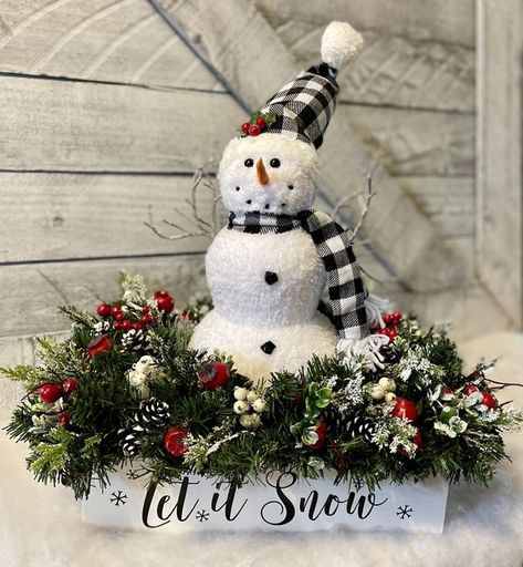 Christmas Table Centerpieces Farmhouse, Snowman Centerpiece Ideas, Snowman Centerpieces, Snowmen Centerpieces, Farmhouse Christmas Centerpiece, Christmas Dining Table Centerpiece, Centerpiece Christmas Table, Silver Palette, Snow Decor