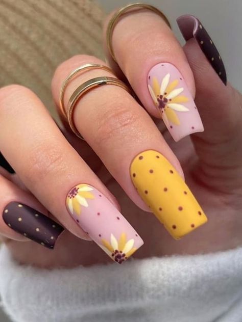 yellow and brown acrylic nails with dots and sunflower Brown And Yellow Nails Design, Brown And Yellow Nails, Yellow And Brown Nails, Late Summer Nail Ideas, Sunflower Nail, Fantastic Nails, Nails Painted, Flan Cake, Short Nail Manicure