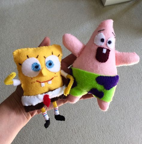 mmmcrafts: Spongebob softies by Thing 2 Spongebob Crafts, Felt Monster, Felt Keychain, Spongebob Party, Felt Toys Patterns, Spongebob Birthday, Felt Crafts Patterns, Make Stuff, Youngest Daughter