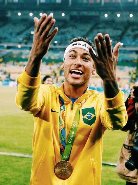 Neymar In Brazil, Brazil Football Team, Neymar Brazil, Brazil Culture, Neymar Football, Usa Soccer Women, Soccer Quotes, Gareth Bale, Soccer Girl