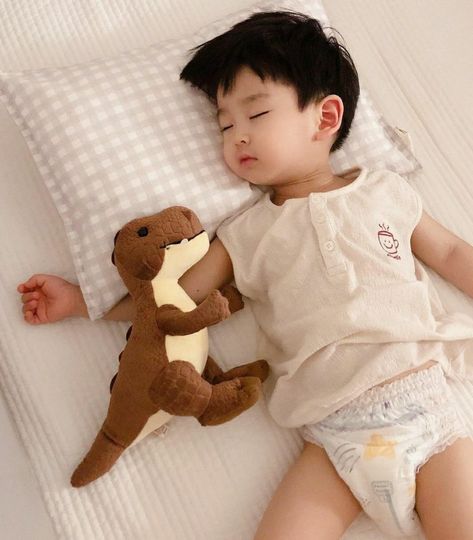 Ulzzang Newborn, Korean Newborn, Baby Sleeping Temperature, Asian Baby Boy, Korean Baby Boy, Kid Sleeping, Baby Sleeping Bag Pattern, Boy Sleeping, Asian Baby