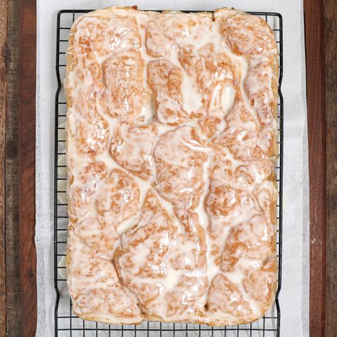 Apple Fritter Focaccia Apple Focaccia Bread, Fruit Focaccia Bread, Apple Cinnamon Focaccia, Apple Fritter Focaccia Sourdough, Apple Pie Focaccia, Apple Foccacia Bread, Apple Fritter Focaccia, Sweet Focaccia Bread Recipes, Focaccia Dessert