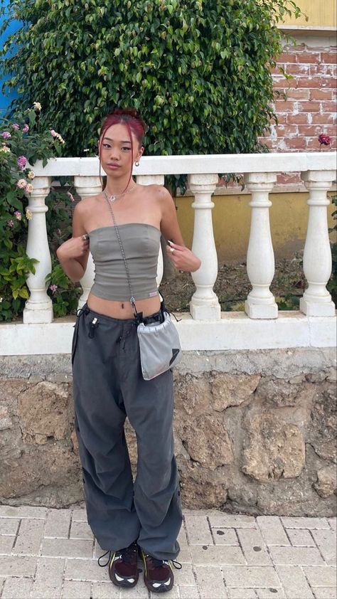 Megan Trong, Parachute Pants Outfit, Bella Hadid Outfits, Streetwear Aesthetic, Looks Style, Lookbook Outfits, Fashion Killa, Outfits Casuales, Types Of Fashion Styles