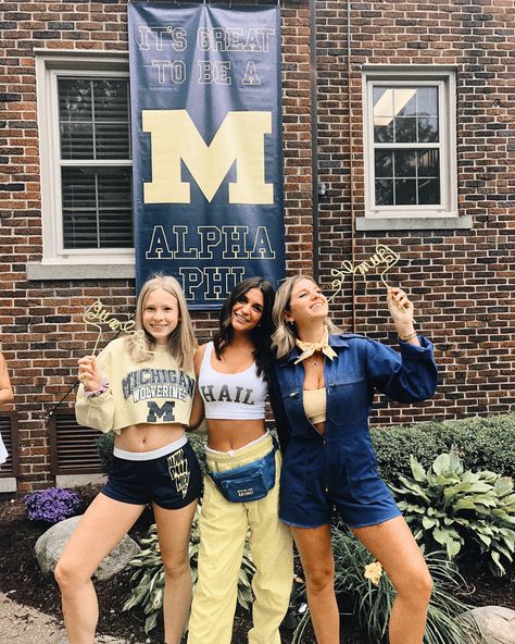 Darty Szn Outfits, Darty Outfits, Tailgate Outfit College, College Tailgate Outfit, Tailgate Clothes, Football Tailgate Outfit, College Gameday Outfits, College Tailgating, Sorority Recruitment Outfits