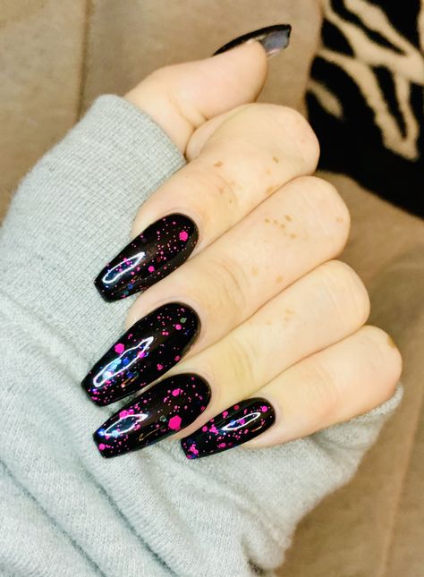 Hot Pink Black Glitter Nails, Black Splatter Nails, Black Nails With Pink Glitter, Pink Foil Nails, Mom Nails, Black Silver Nails, Pink Black Nails, Foil Nail Designs, Splatter Nails