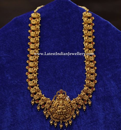 Latest Indian Jewellery, Haram Designs, Bridal Jewellery Inspiration, Indian Wedding Jewelry Sets, Long Haram, Gold Temple Jewellery, Bridal Necklace Designs, Bridal Jewellery Design, Antique Jewellery Designs