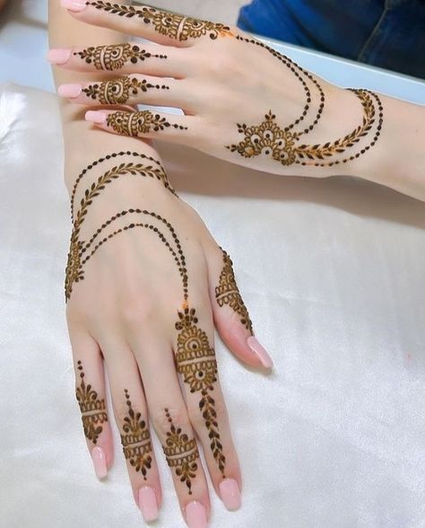 Simple Henna Designs Hand, Finger Mehendi Designs, Simple Mehendi Designs, Mehndi Designs Fingers, Tato Henna, Finger Henna Designs, Henna Tattoo Designs Hand, Simple Henna Tattoo, Mehndi Designs For Kids