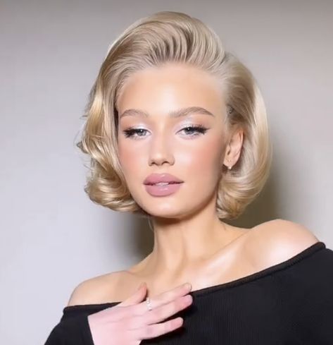 Classy Short Blonde Hair, Short 50s Hair, 20s Inspired Hair, How To Style A Bob, Wife Aesthetic, 50s Hairstyles, Hollywood Hair, Makeup For Blondes, Mob Wife