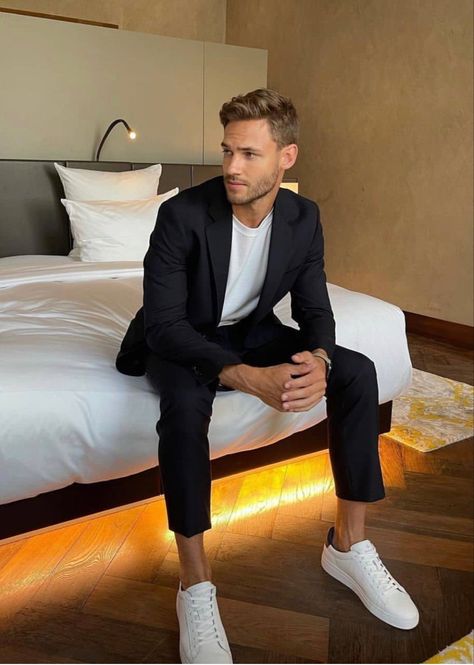 Sit Down Be Humble, Men Graduation Outfit, Formal Boys Outfit, Old Money Men, Money Men, Suits And Sneakers, Black Outfit Men, Blazer Outfits Men, Aesthetic Outfits Men