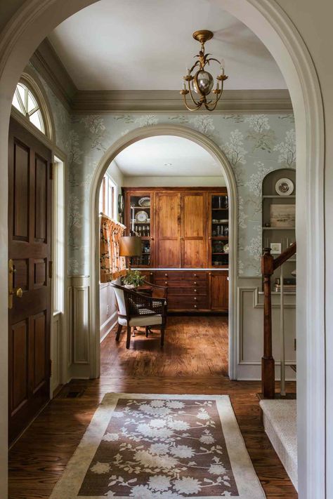 Antebellum Dining Room, Dining Room Must Haves, Entryway Inspiration, Atlanta Homes, Built In Desk, English Cottage, House Inspo, Interior Design Trends, Future House