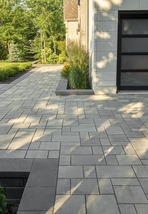 Pavers Design, Driveway Pavers, Modern Driveway, Paver Designs, Brick Patio, Walkway Landscaping, Paving Design, Patio Pavers Design, Paver Walkway