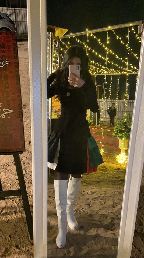 Kuwait National Day, Girls Winter Outfits, Doctor Outfit, Korean Outfit Street Styles, Button Up Shirt Womens, Girls Mirror, Rosé Aesthetic, Pakistani Fancy Dresses, National Dress