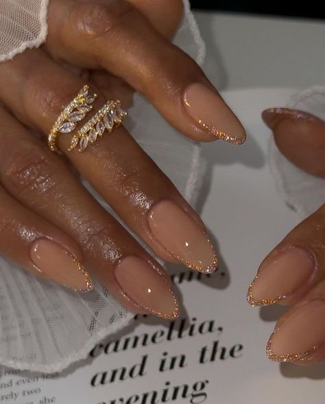 Simple Gold Almond Nails, Classy Cute Nail Designs, Prom Nails Long, Old Hollywood Nails, Sonia Sanchez, Nails Acryl, Nails Model, Hollywood Nails, Gold Prom