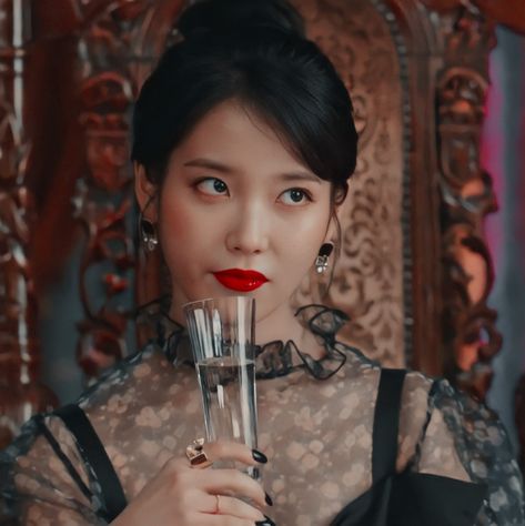 ᴳˡᵒʷᵈʳᵃᵐᵃ — Like or reblog if you save Follow @Glowdrama on... Jang Man Wol Icon, Iu Hair, Profile Pictures Instagram, Royal Princess, Korean Actresses, Girl Day, Korean Celebrities, Korean Actress, True Beauty