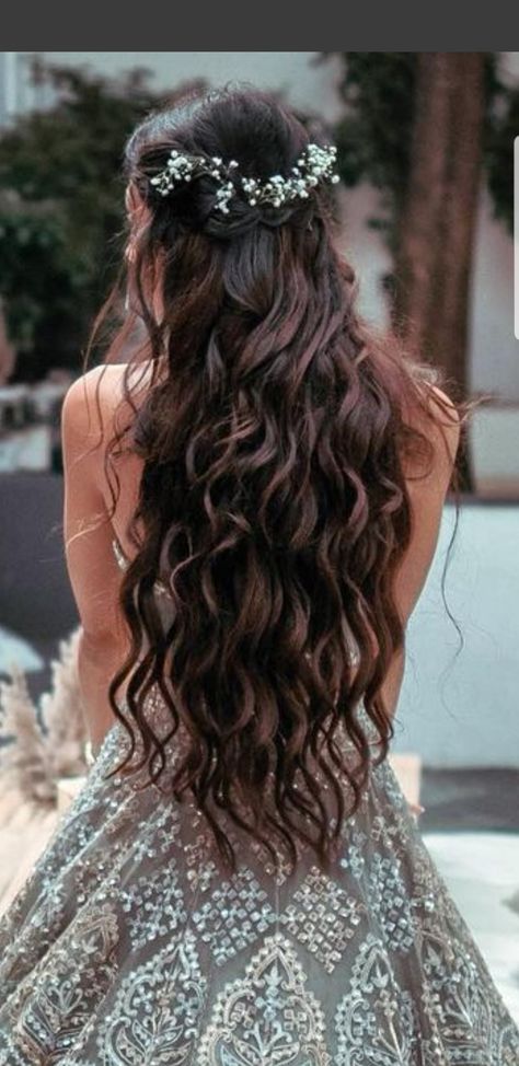 Wedding Hair Brunette, Engagement Hairstyles, Quince Hairstyles, Long Hair Wedding Styles, Wedding Hair Inspiration, Wedding Hair Down, Hairdo For Long Hair, Long Wavy Hair, Wedding Hairstyles For Long Hair