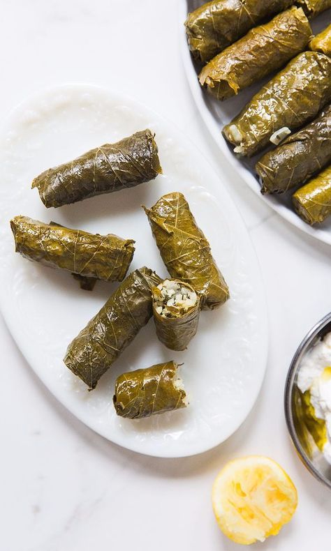 Dolmakadia, the Greek word for stuffed grape leaves, is one of the most iconic recipes of Greek cuisine and, although there are many varieties, the meatless version is the most common. Dolmas Recipe, Easy Cold Finger Foods, Cold Finger Foods, Greek Appetizers, Stuffed Grape Leaves, Popular Appetizers, Greek Dishes, Middle Eastern Recipes, Food Plating