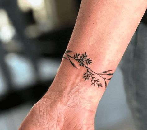 Bracelet Tattoo Design Ideas Images Marigold Bracelet Tattoo, Simple Bracelet Tattoo, Tattoo Ideas Bracelet, Bracelet Tattoo Design, Pols Tattoo, Bracelet Tattoo Ideas, Bracelet Tattoo, Mom Tattoo, Arm Band Tattoo