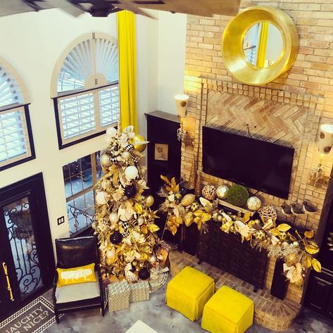 Yellow Christmas Decor, Yellow Christmas Decorations, Grey And Yellow Living Room, Yellow Couch, Yellow Christmas, Yellow Living Room, Yellow Decor, Black Christmas Trees, Christmas Living Rooms