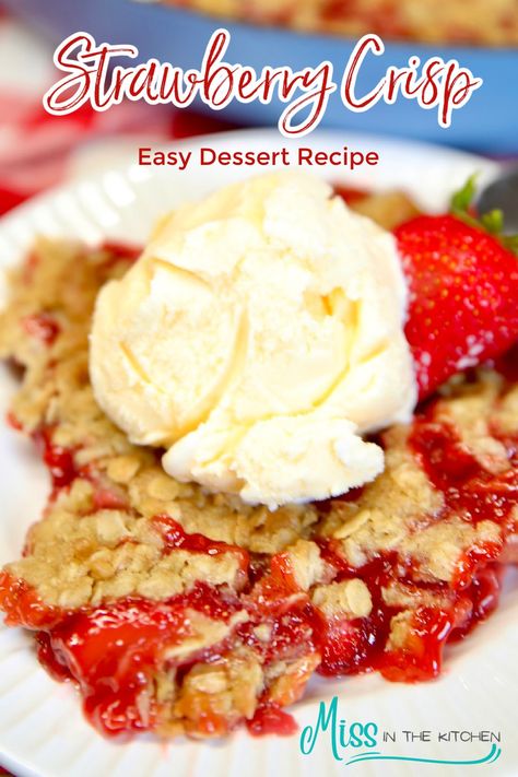 Fresh Strawberry Crisp is the perfect dessert to make with fresh strawberries and an old fashioned brown sugar and oat topping that is sure to be a crowd favorite. Old Fashioned Desserts, Summer Desserts For A Crowd, Strawberry Crisp Recipe, Crisp Desserts, Strawberry Crisp, Most Popular Desserts, Cold Desserts, Easy To Make Desserts, Favorite Dessert Recipes