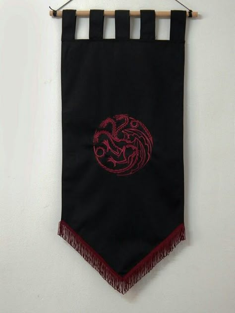 Game Of Thrones Flags, Game Of Thrones Bedroom, Curtain House, Daenerys Targaryen Dragons, Game Of Thrones Decor, Battle Standard, Nerd Room, Game Of Thrones Party, Medieval Party