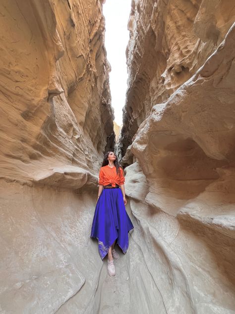 Qeshm Island Photography, Manto Persian Fashion, Hormoz Island, Qeshm Island, Persian Street Style, Cover Post, Happy Birthday Animals, Trip Photography, Sisters Photoshoot Poses