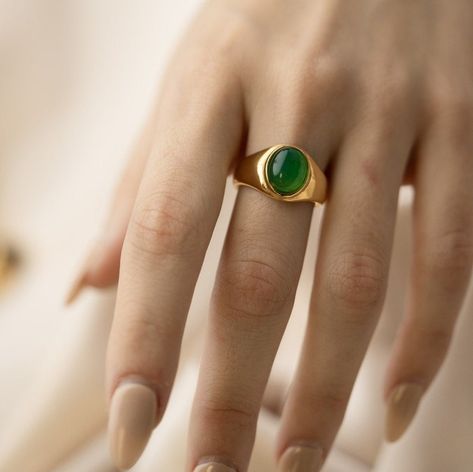 Green Signet Ring, Gold Jade Ring, Jade Gold Ring, Jade Gemstone Aesthetic, Jade Ring Design, Jade Rings For Women, Elegant Watches Women, Jade Rings, Plain Gold Ring