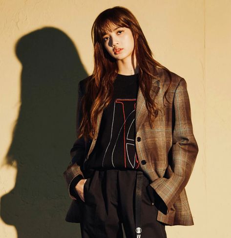 BLACKPINK Fans Are Calling Lisa Their "Oppa", Here's How She Got Her Unusual Nickname - Koreaboo Lalisa Manoban Boyish Style, Boyish Outfits, Boyish Style, Lisa Manoban, Blackpink Wallpaper, Lisa Bp, Style Box, Lisa Blackpink Wallpaper, Lalisa Manobal