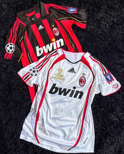 #acmilan Ac Milan Retro, Milan Outfits, Soccer Style, Real Madrid Shirt, Baggy Shirts, Football Jersey Shirt, A.c. Milan, Retro Jersey, Retro Football Shirts