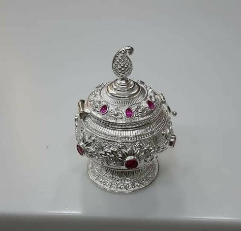 Silver Kundulu Designs, Vat Savitri, Silver Anklets Designs, Silver Payal, Silver Articles, Silver Jewellry, Gold Jewels Design, Silver Lamp, Black Beads Mangalsutra Design