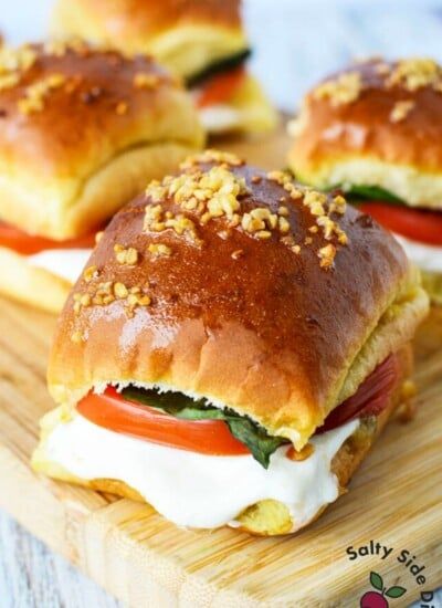 Chopped Italian Sliders on King's Hawaiian Bread - Viral Appetizer! Caprese Sliders Hawaiian Rolls, Veggie Sliders Hawaiian Rolls, Slider Sandwiches Kings Hawaiian, Football Sliders, Caprese Sliders, Caprese Sandwiches, Sandwich Sliders, Sliders Recipes Hawaiian Rolls, Salty Side Dish