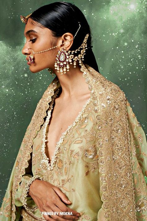 Anamika Khanna - India 🇮🇳 Anamika Khanna Embroidery, Western Silhouette, Bride Vibes, Anamika Khanna, All That Glitters Is Gold, Indian Couture, Indian Textiles, Fashionista Clothes, Couture Week