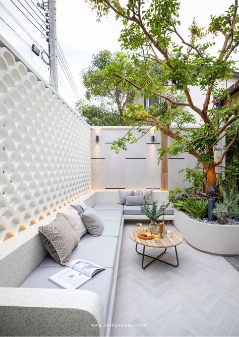 [PaidLink] 49 Essential Small Backyard Patio Designs Tips and Tricks To Copy Instantly #smallbackyardpatiodesigns Ideas Terraza, Creative Garden Decor, Terrace Garden Design, Courtyard Gardens Design, Courtyard Design, Modern Backyard, Outdoor Gardens Design, House Outside Design, Backyard Garden Design