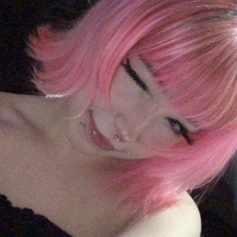 Blonde Egirl, Doll Makeup Tutorial, Bubblegum Pink Hair, Baby Pink Hair, Pink And Black Hair, Light Pink Hair, Hot Pink Hair, Girl With Pink Hair, Girls With Black Hair