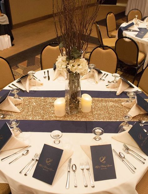 Round Wedding Table Decor Wedding Centerpiece Ideas Reception Table Settings, Gold Wedding Colors, Tafel Decor, Wedding Table Linens, Wedding Reception Tables, Wedding Table Decorations, 50th Wedding Anniversary, Wedding Table Settings, 50th Wedding