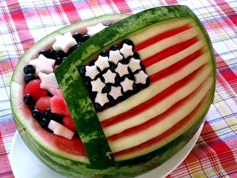 July 4th carved watermelon Watermelon Carving Ideas, American Flag Food, 4th Of July Watermelon, Fruit Kabob, Watermelon Fruit Salad, Memorial Day Foods, Watermelon Bowl, Meals For Four, Patriotic Food