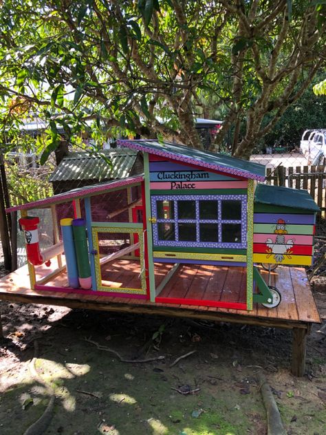 Painting Chicken Coop Ideas, Colorful Chicken Coop Ideas, Decorated Chicken Coop, Colorful Chicken Coop, Painted Chicken Coop Ideas, Painted Chicken Coop, Duck Coop, Future Farms, Diy Chicken Coop