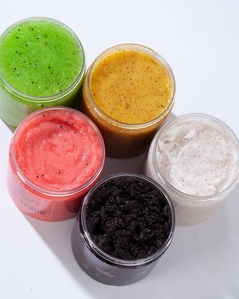 Sugary scrubs with yummy aromas Skin Care Products Packaging, Luxury Cosmetic Packaging, Fifa 1, Soap Photography, Neem Soap, Color Packaging, Natural Body Scrub, Cosmetic Creative, Skin Scrub