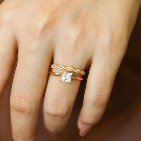 Princess cut gold engagement ring