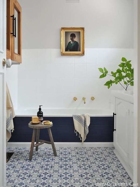 Blue and white painted bathtub and bathroom idea. | 10 Bathroom Improvements That Took Only Paint Cheap Bathroom Remodel, Bathroom Improvements, Small Bathtub, Cheap Bathrooms, Bad Inspiration, Bathroom Remodel Tile, Diy Bathroom Remodel, Gorgeous Bathroom, 아파트 인테리어