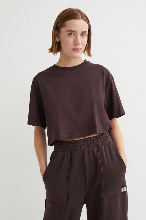 Brown T Shirt Outfit, Closet Edit, Modest Girly Outfits, Brown T Shirt, T Shirt Outfit, Brown Tshirt, Cropped T Shirt, Tshirt Outfits, Girly Outfits